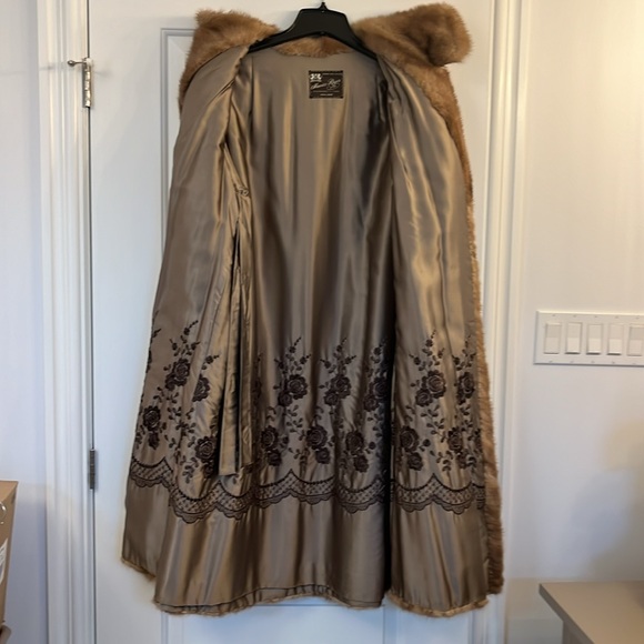 Fur Coat - Picture 4 of 5